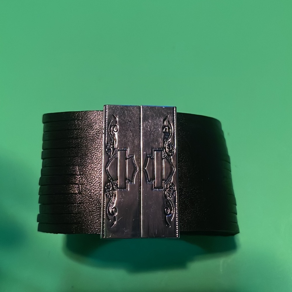 Harley Davidson Cuff - Picture 5 of 9